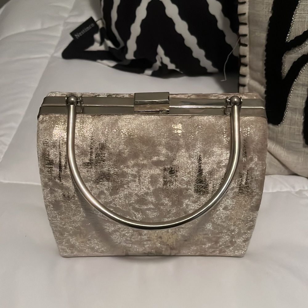 Gianni Bini small bag, Dillard’s brand - Picture 2 of 4